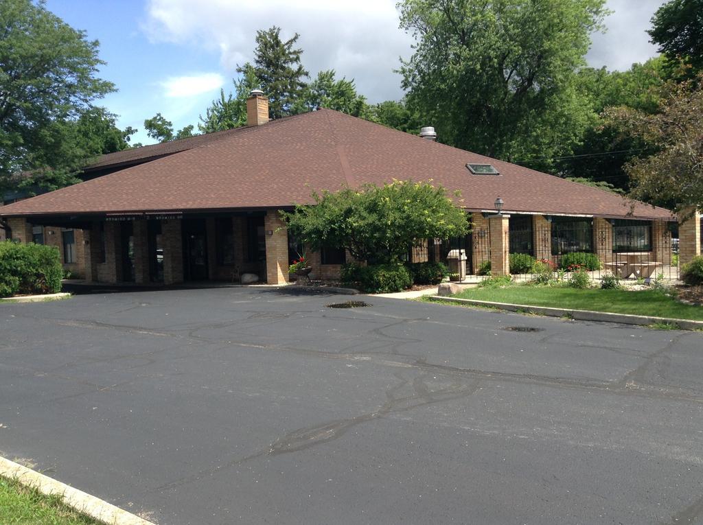 Americinn And Suites By Wyndham Delafield-Waukesha-Milwaukee Bagian luar foto