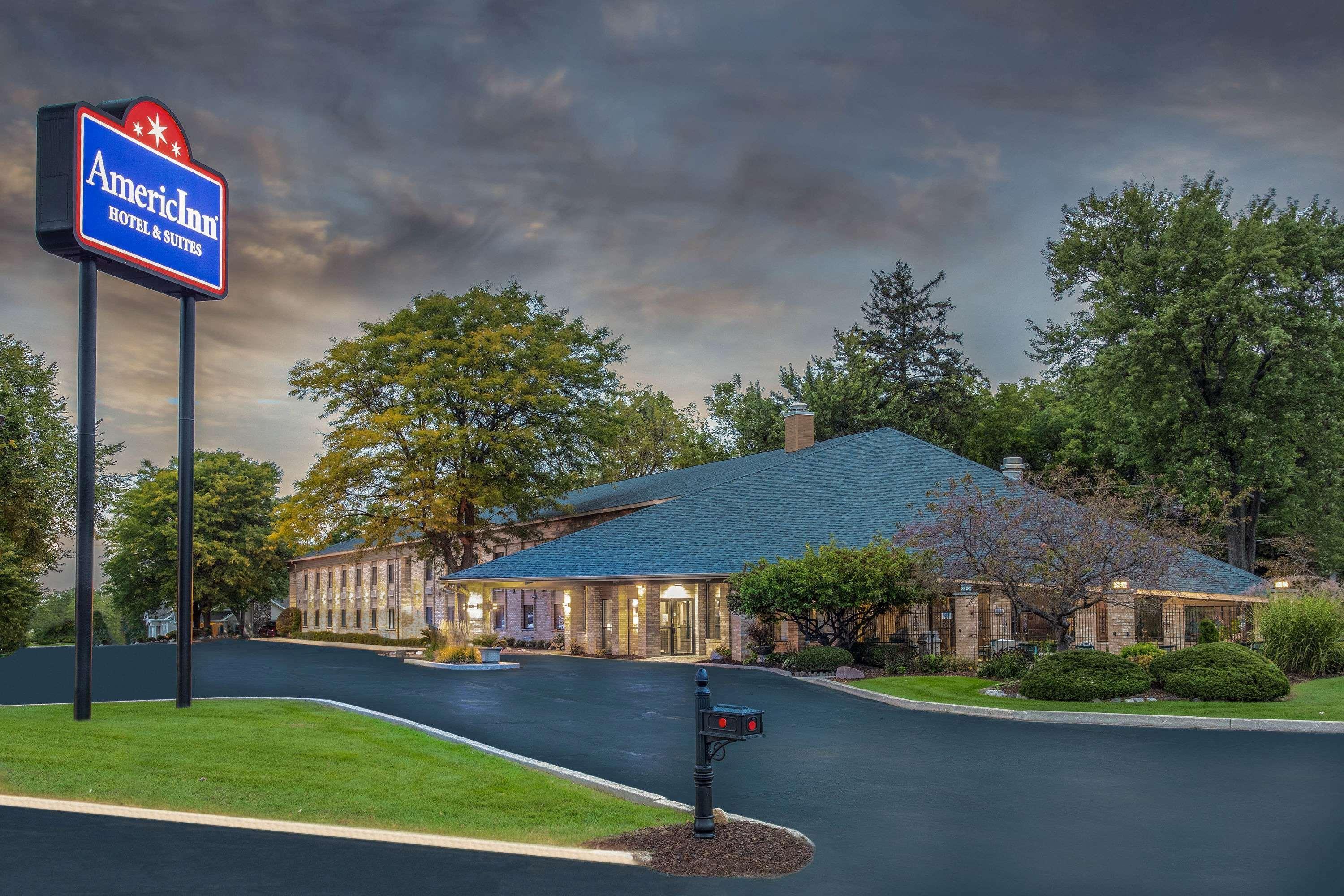 Americinn And Suites By Wyndham Delafield-Waukesha-Milwaukee Bagian luar foto