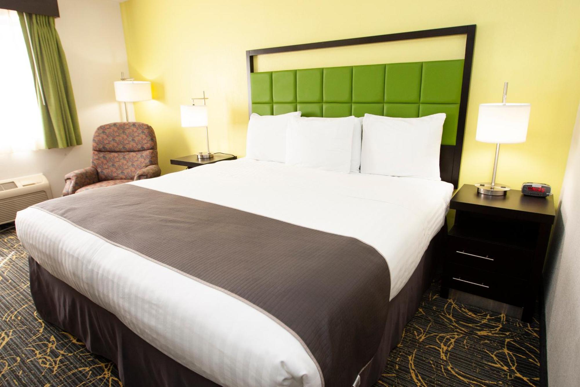 Americinn And Suites By Wyndham Delafield-Waukesha-Milwaukee Ruang foto