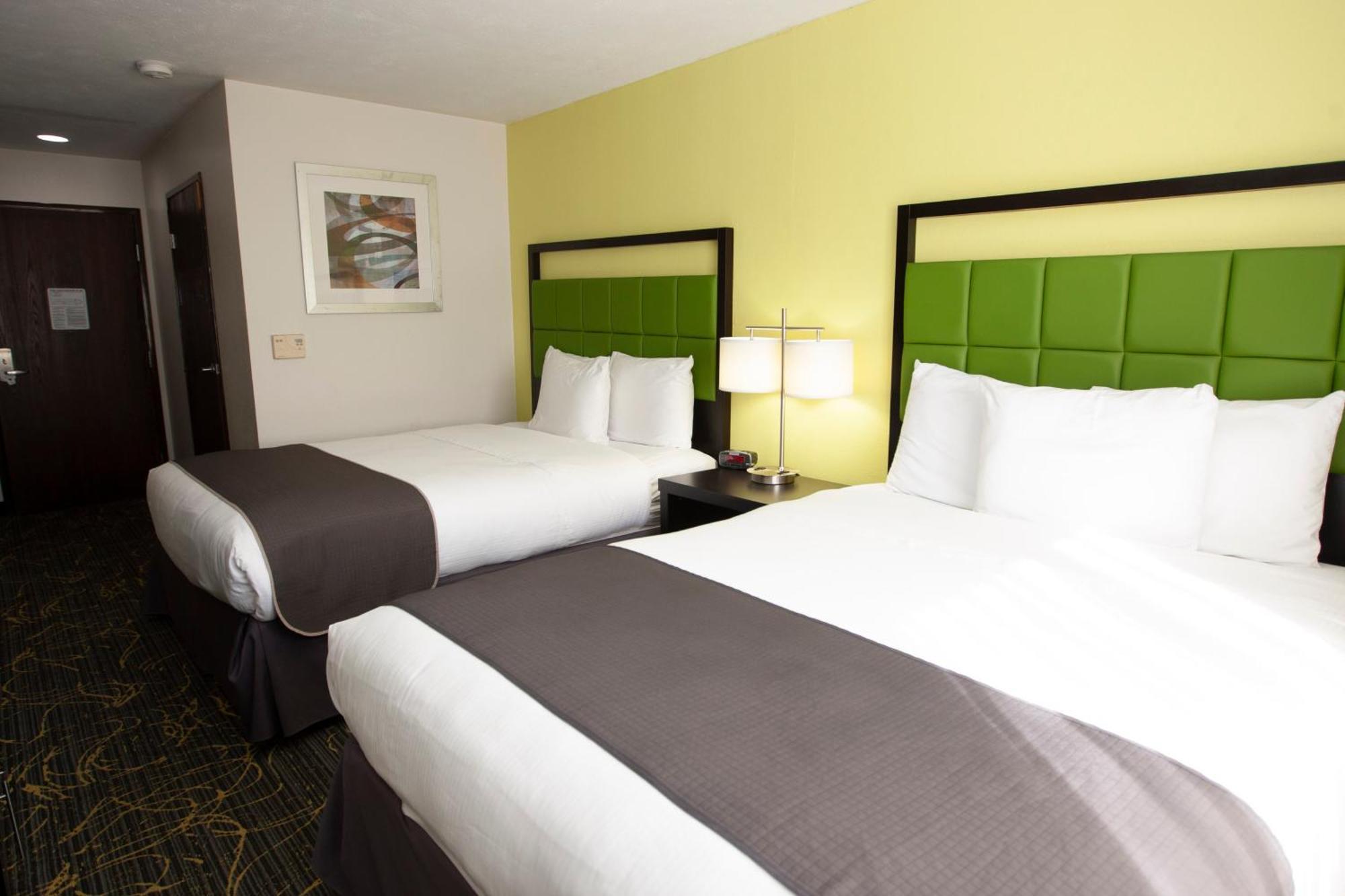 Americinn And Suites By Wyndham Delafield-Waukesha-Milwaukee Ruang foto