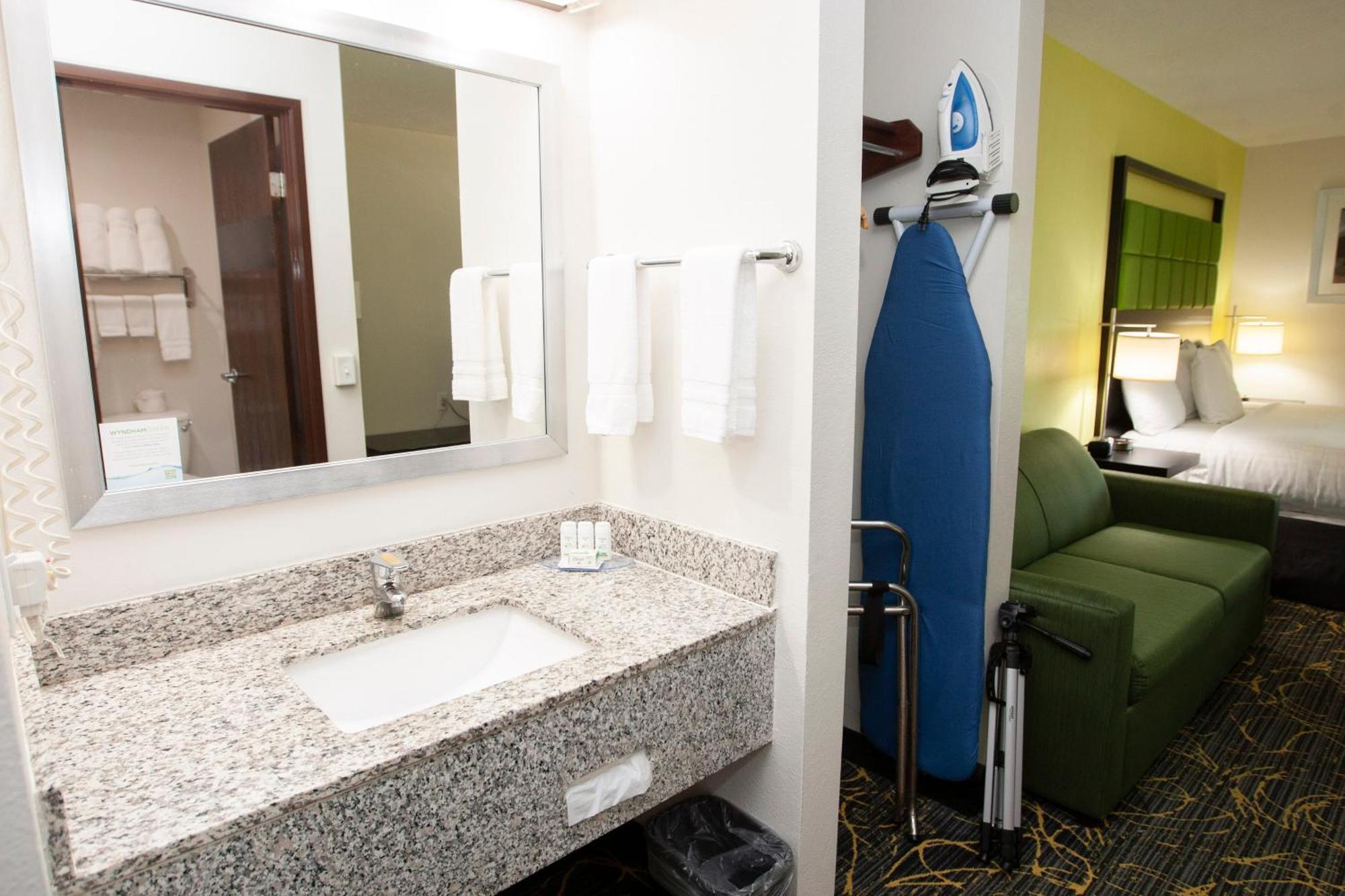 Americinn And Suites By Wyndham Delafield-Waukesha-Milwaukee Ruang foto