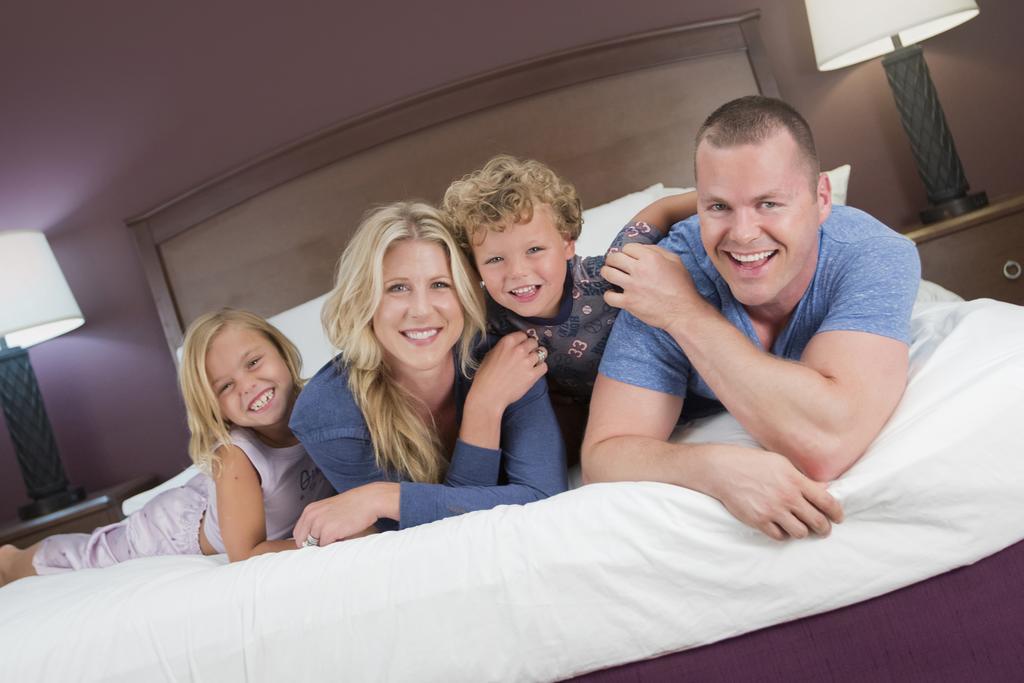 Americinn And Suites By Wyndham Delafield-Waukesha-Milwaukee Bagian luar foto