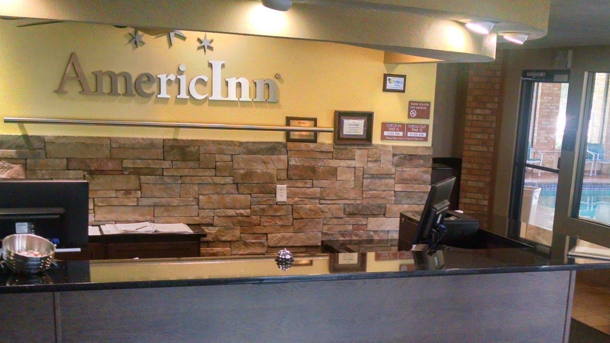 Americinn And Suites By Wyndham Delafield-Waukesha-Milwaukee Bagian luar foto