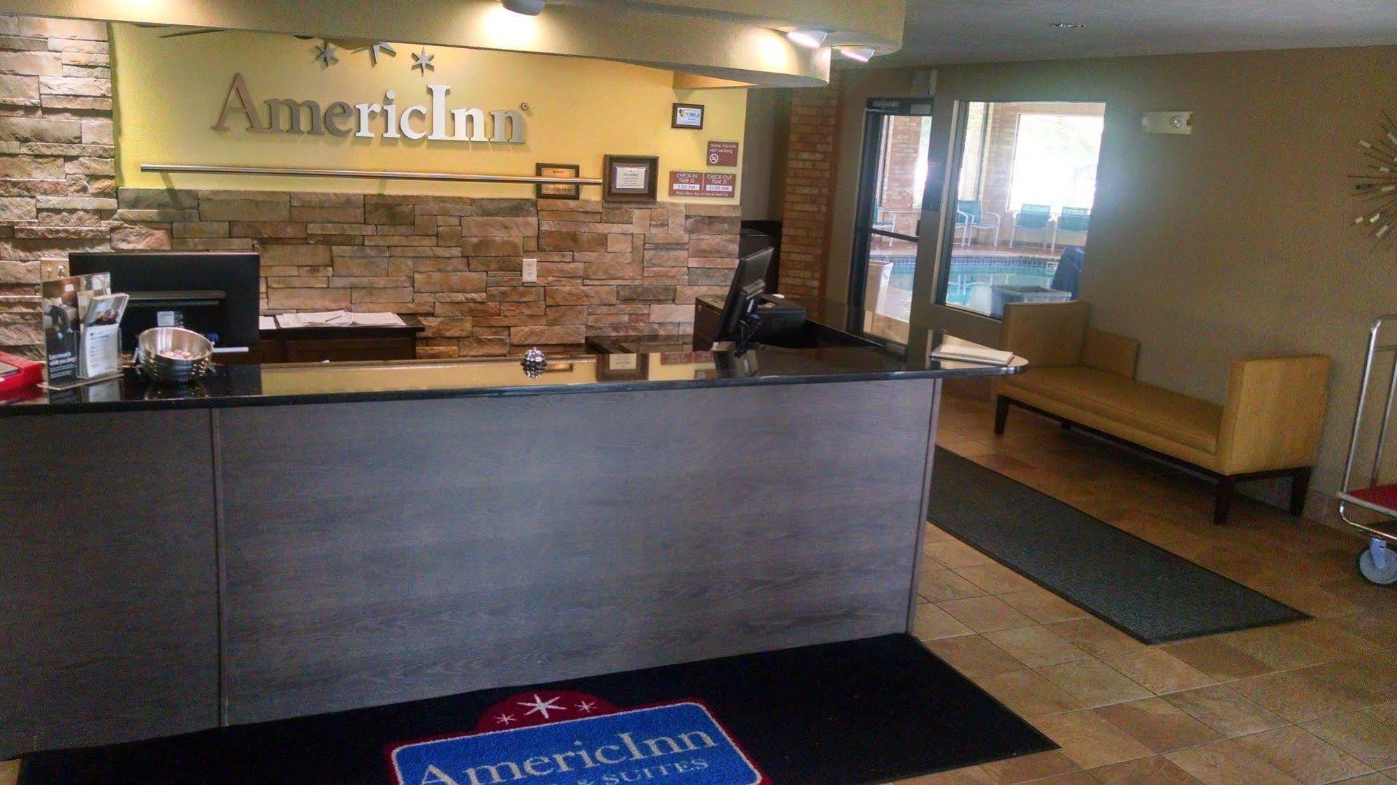 Americinn And Suites By Wyndham Delafield-Waukesha-Milwaukee Bagian luar foto
